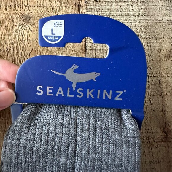 NWT Sealskinz All Weather Ankle Length Waterproof Sock in Gray Size Large - Picture 2 of 6